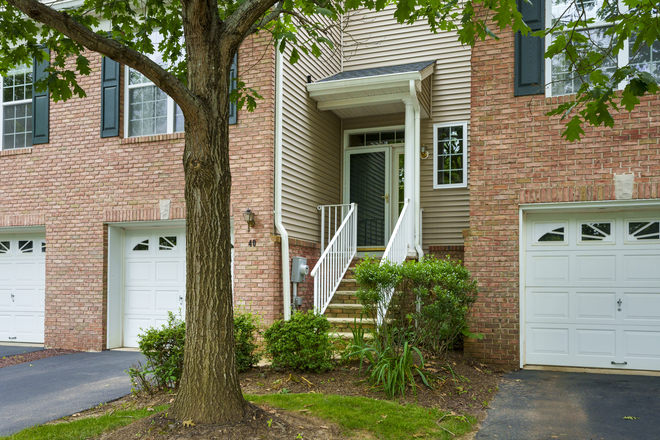 Exterior Front with Garage - 2BR thome-Kennedy Ct-Princeton