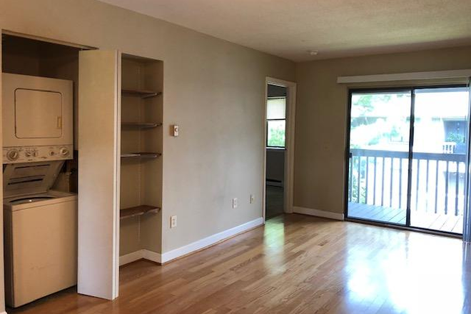 living room - 2bed/2bath College Place Condo for rent