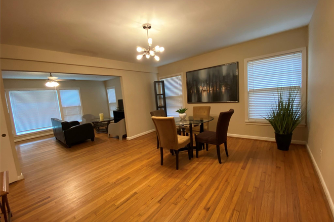 Living/Dinning Room - 2007 Sheridan St. 5 minutes Walking or Biking Distance to RICE University Campus House