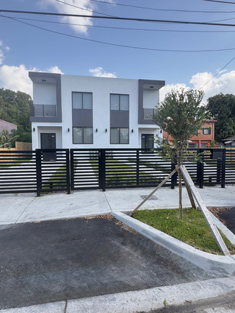 Property Front - Furnished, brand new house w/ Pool, 5 mins away from Jackson/ UM Hospital, Miller School of Medicine