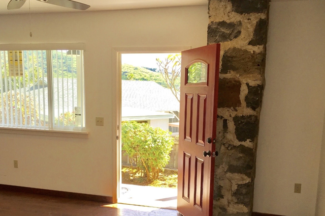 Living/dining room - Walk to UH Manoa/Punahou School, 2bedroom,1bath home