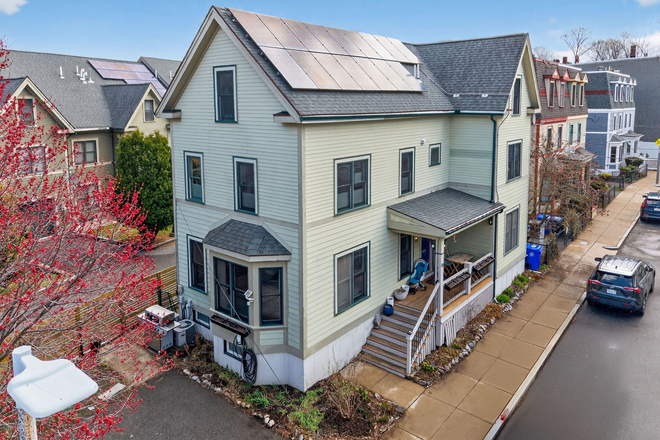 Full house with solar panels - 5 Bedroom, 4 bath single family home