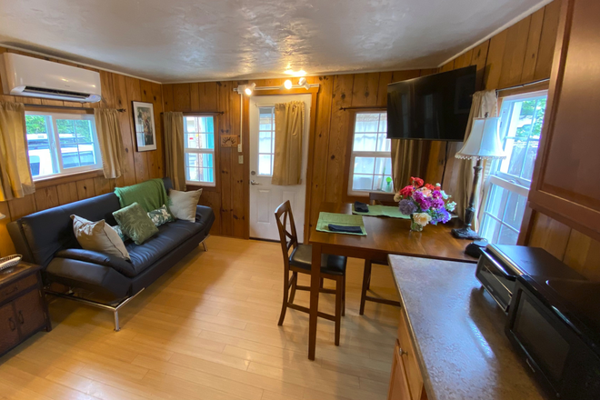 Main Room - Cozy Cottage near University of Oregon, One Bedroom, Furnished, Laundry and Utilities Included. House