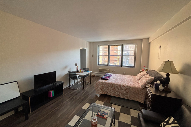 Living area - Studio at Broadview Apartments