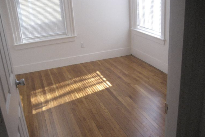 BEDROOM - NEWLY UPDATED UNIT RIGHT NEXT TO BU CAMPUS!!! Townhome