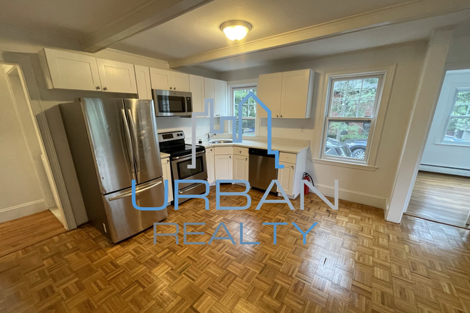 Kitchen - **NOW LEASING JUNIOR YEAR 2026-2027**   6 BED 3 BATH CHESTNUT HILL APARTMENT - ADJACENT TO CAMPUS!