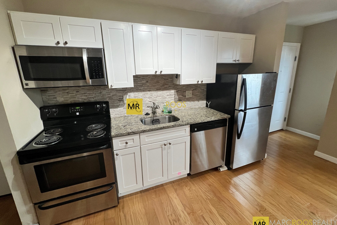 Kitchen - Chelsea St 1 Bed East Boston Mins to the T Apartments
