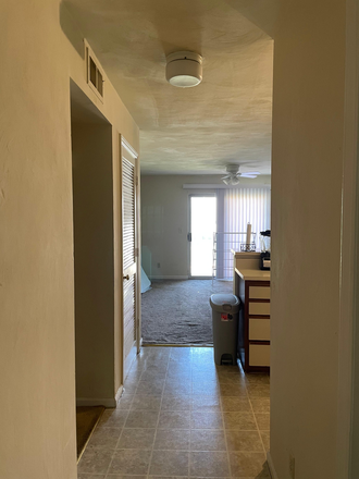 Entrance - 1400 F Hunters Ridge, all appliances; 30s to PHD, 1min to PHB, 3min to NMG, 2min to Food Lion