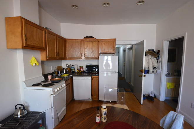 Kitchen - Spacious 1 Bed on Symphony Rd -- $2,600 *CONTACT ZEB (401)473-8562*