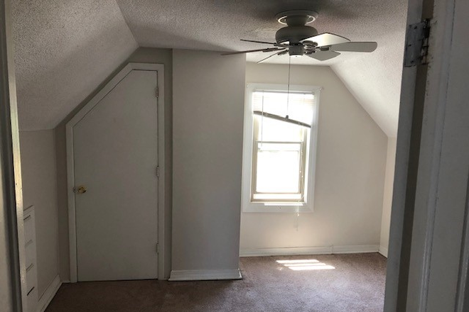 2nd Floor Bedroom - 11422 Fairchild Ave (CWRU Housing) Duplex