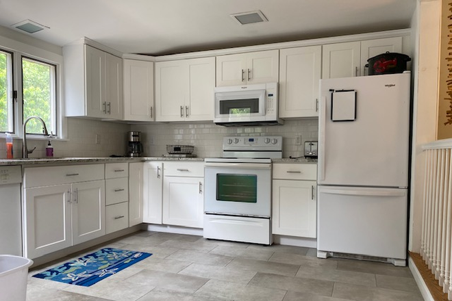 Kitchen - 3 bedroom home near the beach in Charlestown