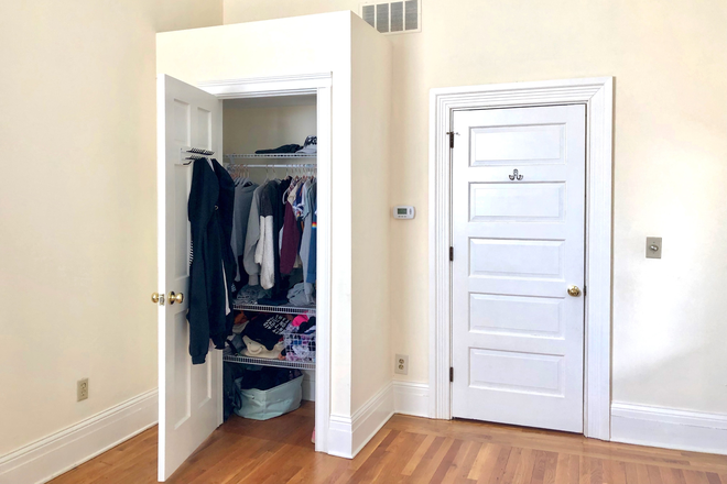 Bedroom/Living space - Charming Renovated Apartment in East Walnut Hills Available August 1, 2025 | 1-Year lease