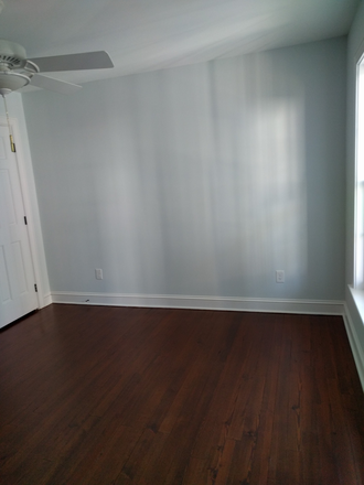 Bedroom - Charming Carriage House Apartment, SS Appliances, Granite, Wood Floors, Washer/Dryer, Piazza