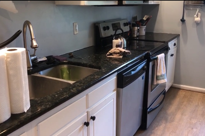 kitchen - *Great for transfer student* 2nd Semester January 2026, Oak Manor townhouse, 3 females leased,