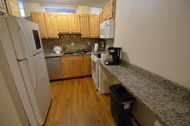 Kitchen - 4 Bed Available 9/1/26! *CONTACT NOAH 603-470-8181 Apartments