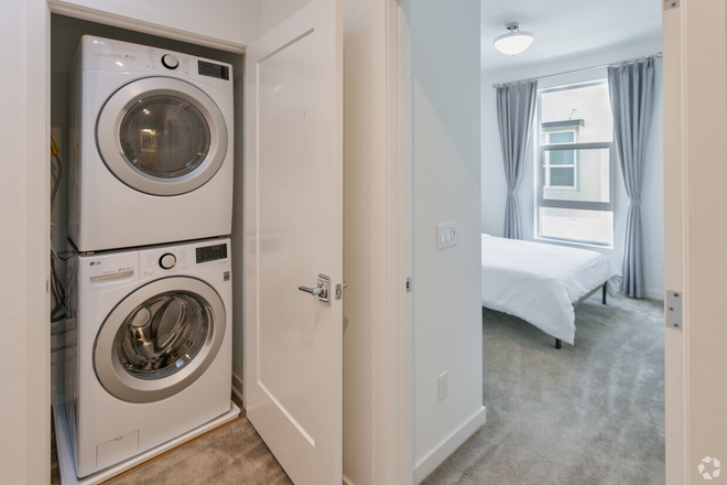 In unit washer/dryer - Tripalink Townhome