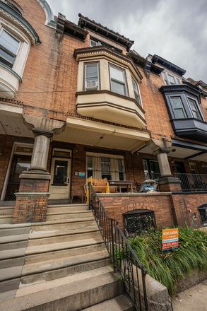 221 S 44th Street - 221 S 44th St Apartments