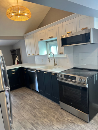 kitchen - 2 Bedroom Private House with Backyard