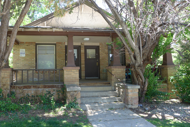1 - August Preleasing: 907 18th St THREE BEDROOMS Duplex