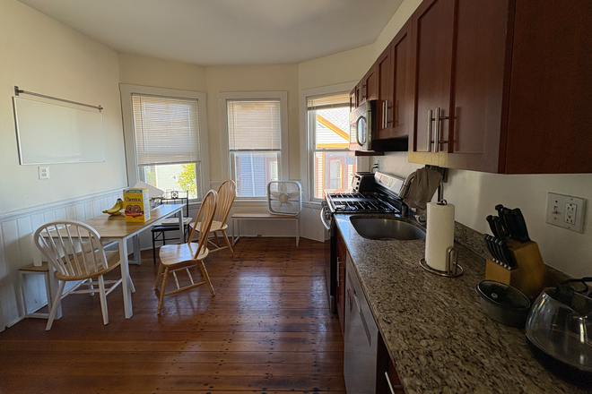 Kitchen - Summer Sublet Bedroom - Mission Hill Apartments