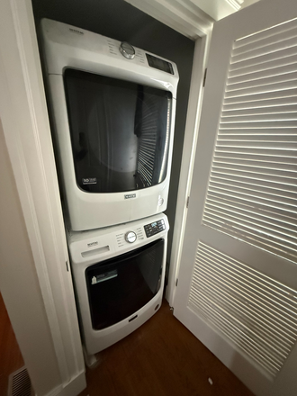 Washer/Dryer - Clean, Spacious Room, 10mins from Campus! Apartments