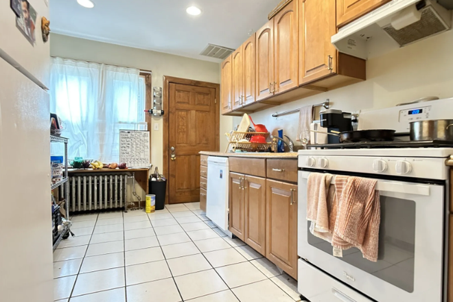 ... - SPACIOUS 3 BED WITH FINISHED BASEMENT Apartments