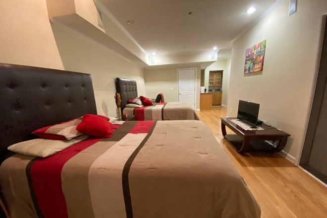 Room - Charming Private Room in Emory Parc Place Townhome