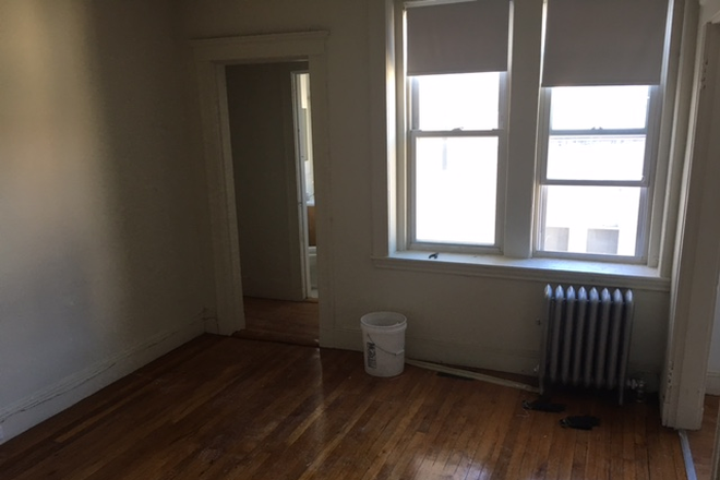 Hub Realty - Allston, large studio, in great building, close to Griggs T stop Green line