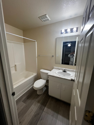 private bathroom in bedroom - The horizon student living