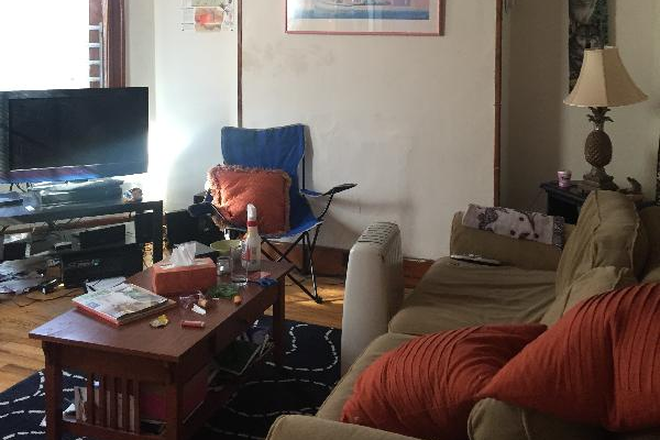 . - Spacious 4 bedroom on Front of Hill. Walk to campus. 9/1