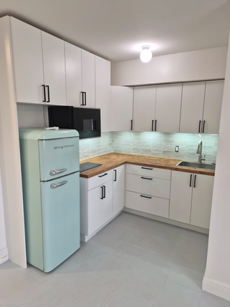 Kitchen - Charming 1/1 Shenandoah Apartment - Utilities Included & Backyard Access!