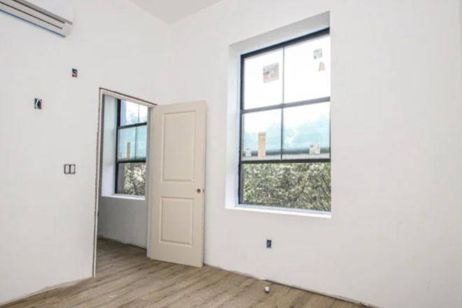 Bedroom - 3945 Lancaster Ave. Apartments