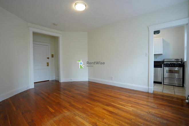 Living Space - JUNE 2025-Gorgeous Allston Studio, H/HW inc, Fitness Rm Apartments