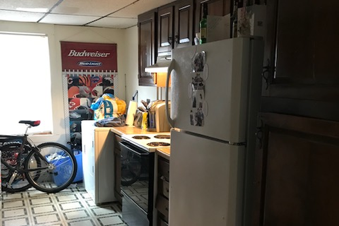 kitchen - 2 bedroom, Bright, Central, Cozy apartment within walking distance to UVM / downtown