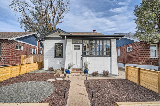 Front of the house - Spacious, Platt Park 4 Bedroom/2 Bath House near DU