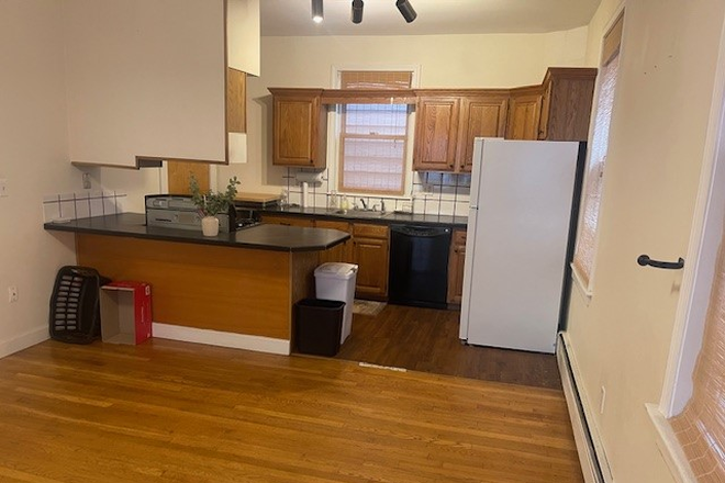 kitchen - Fantastic location! charming, sunny, renovated,