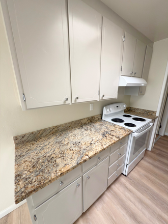 kitchen - 1 block from Koret Center USF campus Apartments