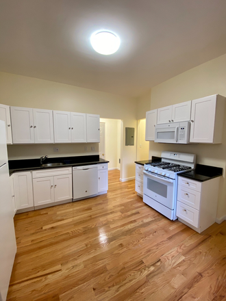. - Renovated 4-bed 2-bath on Gainsborough! Contact Will McGowan 617.512.5822 Apartments