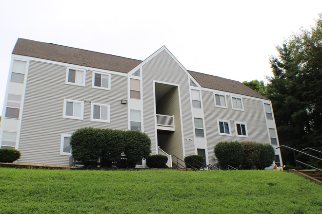 Front - Hunters Ridge - 3 bed, 2 bath condo - PreLeasing for the 2026-2027 school year!