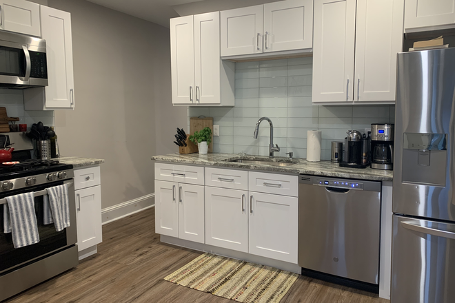 kitchen - Newly Renovated 3 bed house with fenced in yard. Only 6 minutes from hospital.