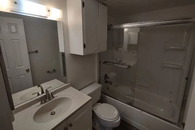 #D - 1719 Pearl St (3BR/ 2BA) Apartments