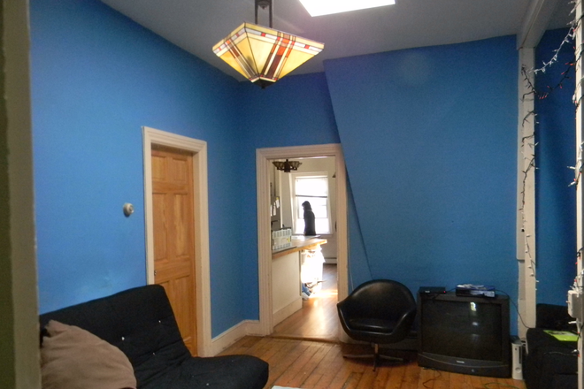 Living room - now white - 4 bed apartments 2 of them for rent 115 Hope, very large bedrooms