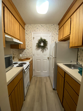 Quaint galley kitchen - Private 1BR/1BTH w/garaged parking in upscale neighborhood Rental