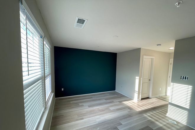 Master Bedroom - Brand New Townhouse/Room for rent