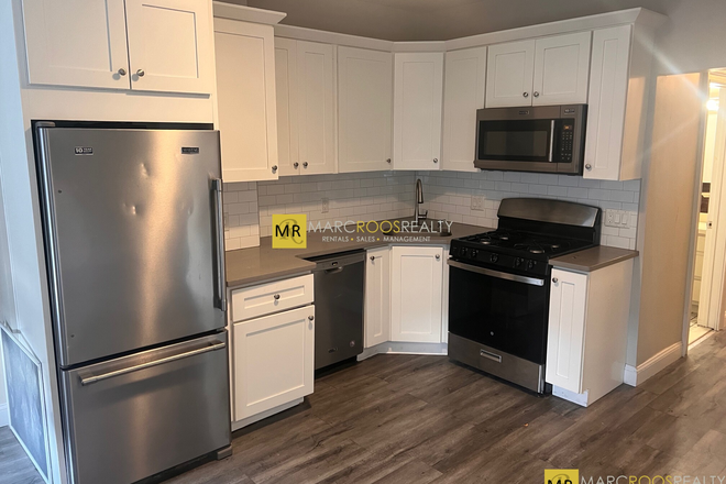 Call NOW for showings! 617-236-8550 - MAVERICK ST - MDRN JEFFRIES POINT *NO FEE* 2BR/1BA W/ IN UNIT LNDRY, DW, NEW APPS *AVAIL NOW* Apartments