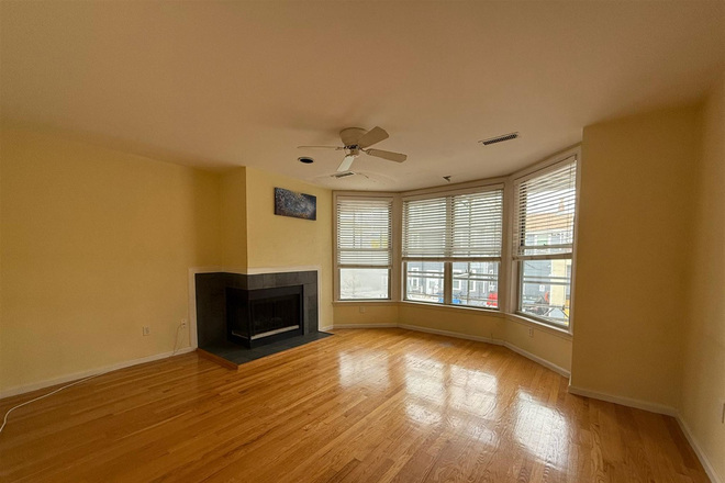 1 - 2 bed 2.5 bath Townhouse; Cambridgeport; Garage Parking