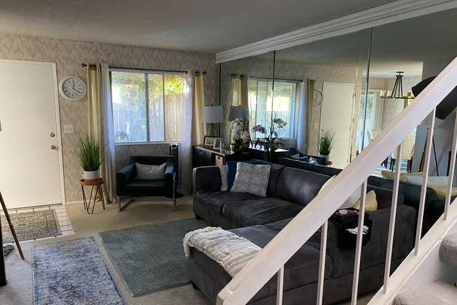 Living room room Downstairs 0.5 Bath - La Jolla Mesa Estates, 2bedrm Condo/Town house, <1 mile from UCSD campus/UCSD Medical Center