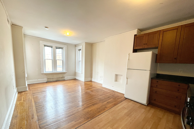 Living Room - Bright, open layout 3 bed /Perfect for NEU Students Apartments