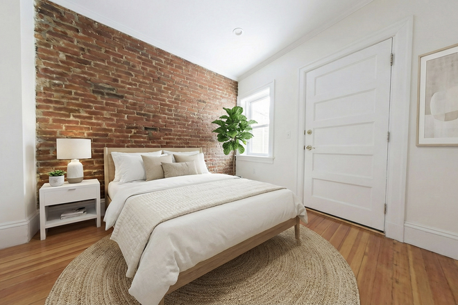 Unit - Washington Square Luxury 4-Bedroom, 3-Bath Available 07/01! Condo