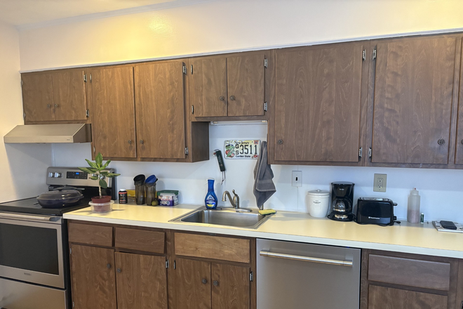 Kitchen Counter - Large 1BR 1 Bath apt-Washington St-Rocky Hill